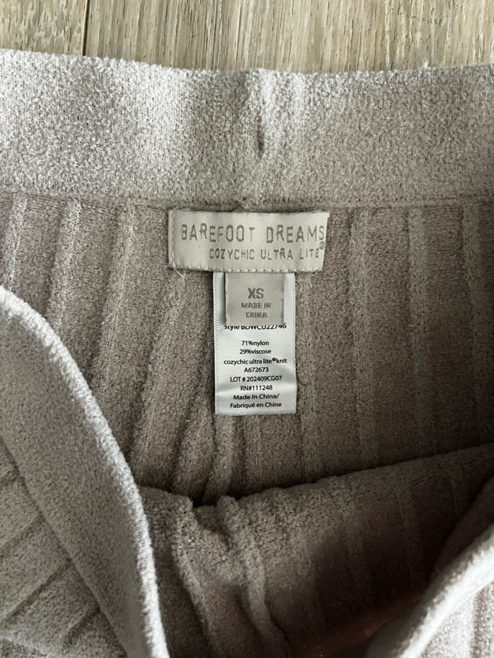 Barefoot Dreams Women’s CozyChic Ultra Lite® Ribbed Pant Soft Taupe - Size XS - Picture 3 of 5